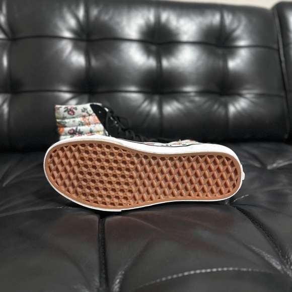 Vans Black and Floral Sk8-Hi Tapered Shoe - Picture 4 of 15